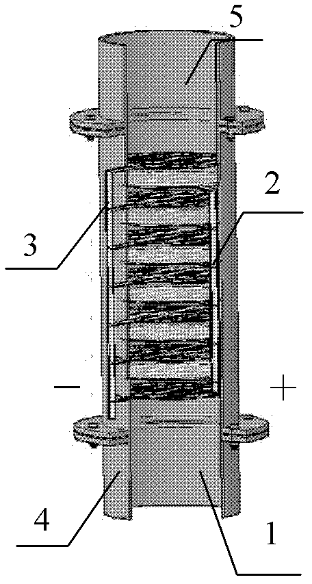 Screen plunger piston flow electrolyzing device and method for treating organic wastewater