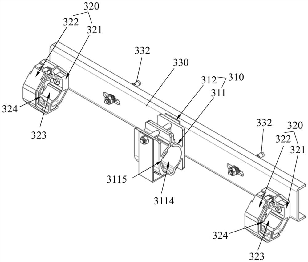 Leaky coaxial cable clamp mechanism and leaky coaxial cable bearing system