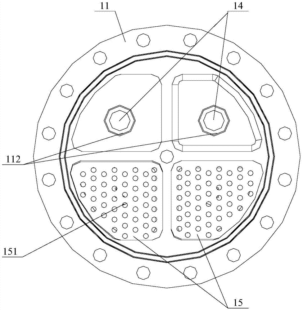 Dry-type evaporator and channel assembly thereof