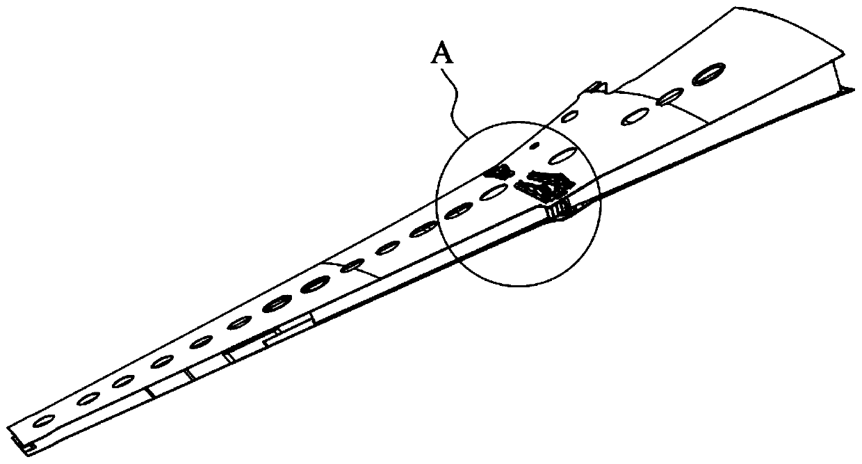 Loading device of wing hanging connector