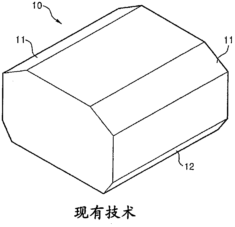 Liquefied gas storage tank and marine structure comprising same