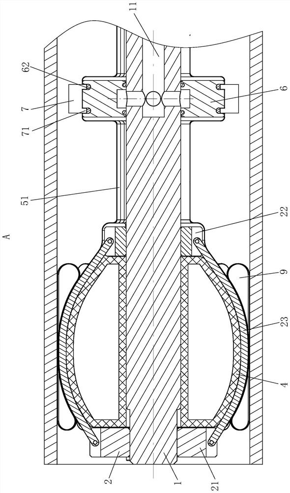 Self-centering clamp for grinding ceramic cylinder sleeve