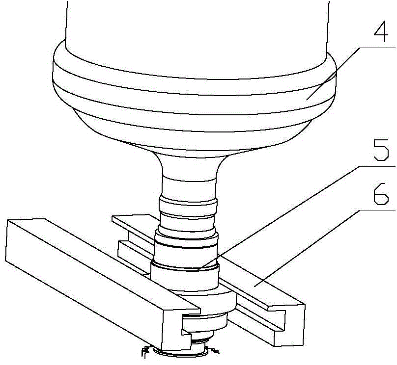 Discharging mechanism of bottle blowing machine