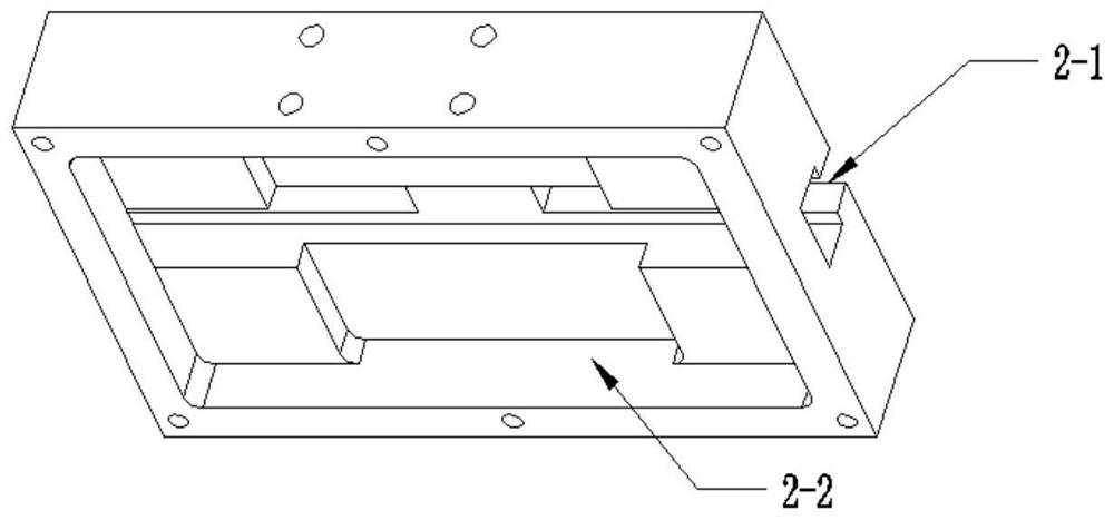 Bidirectional bench clamp