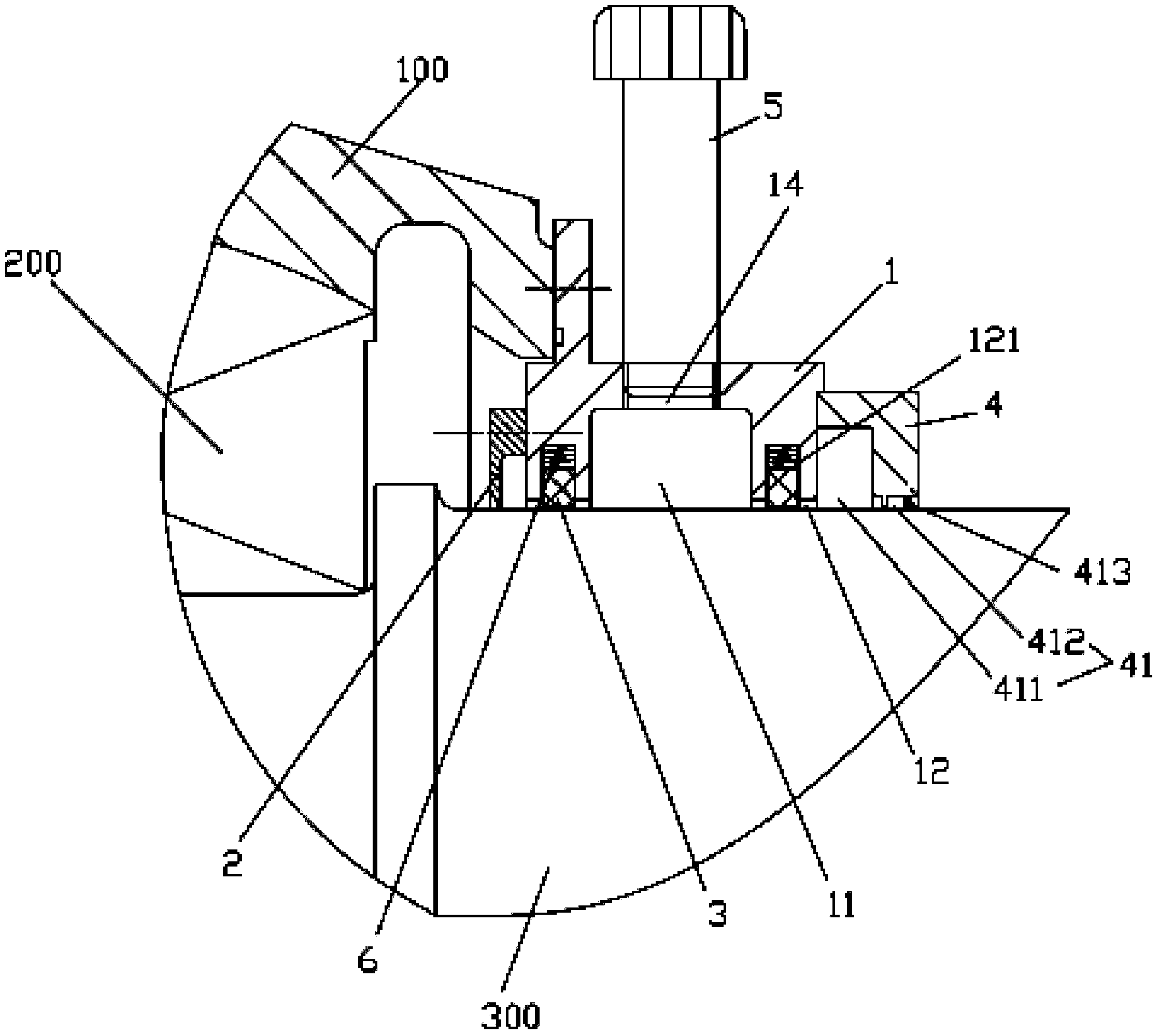 Automatic clearance compensation type efficient sealing device
