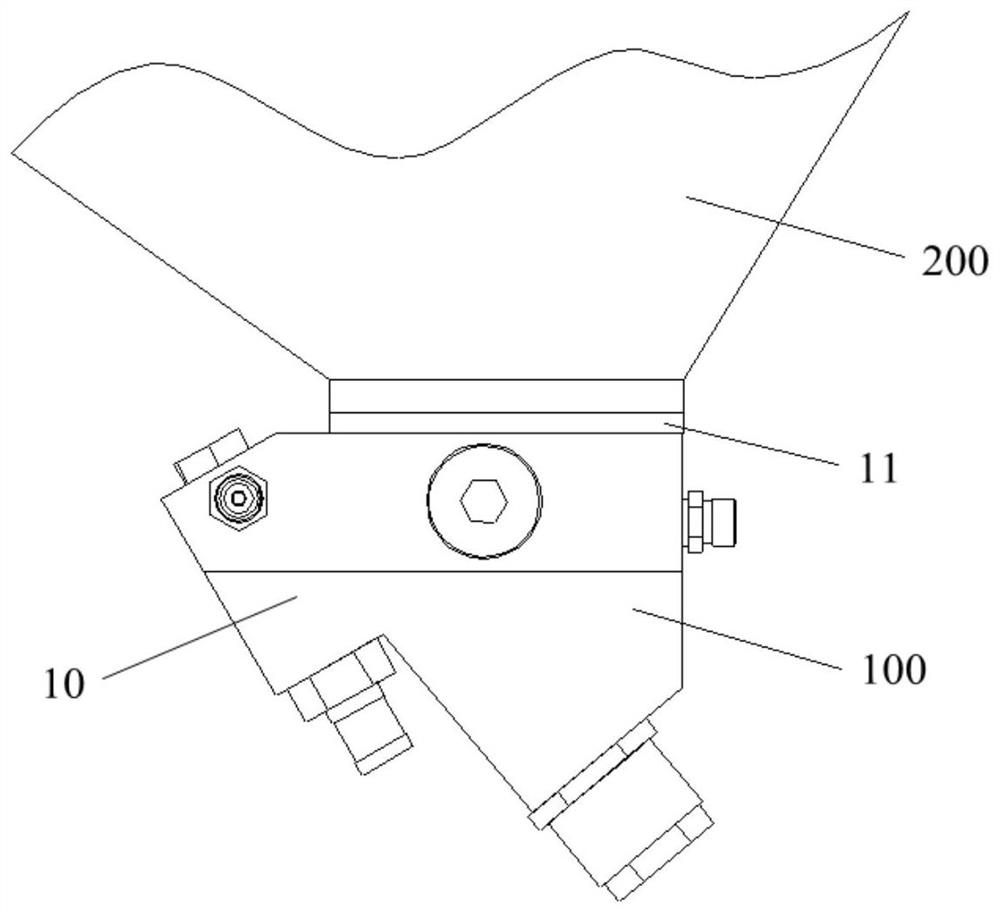 Sand spreading device for locomotive