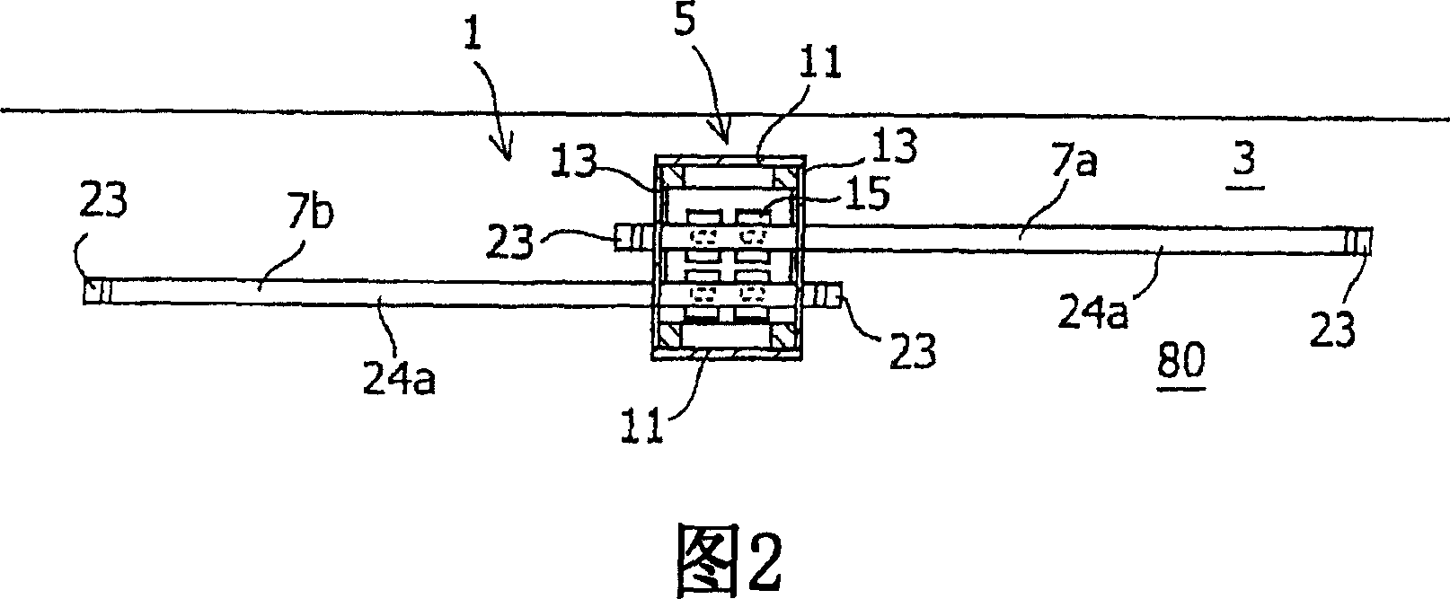Movable fence and method of opening/closing movable fence