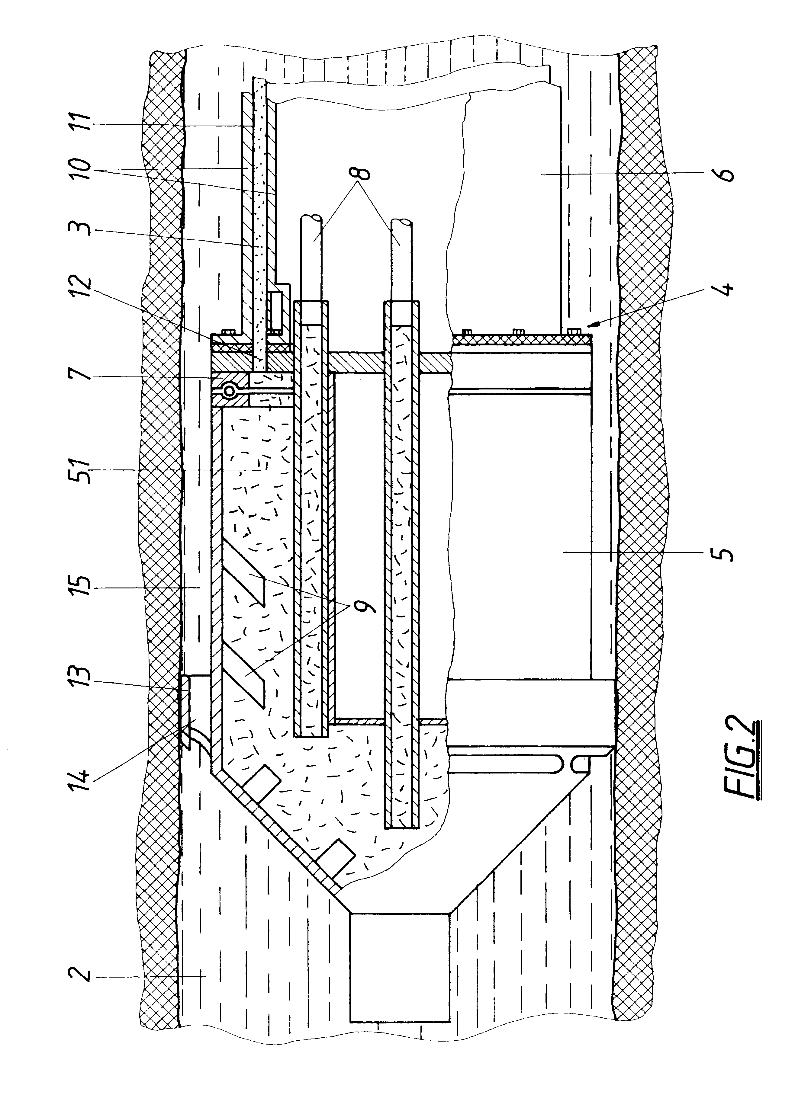 Method and device for laying an underground duct made of a plastic material