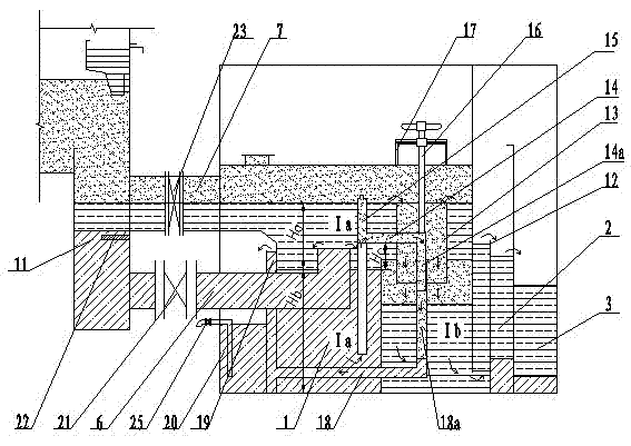 Large-displacement oil-water separator for gas holder