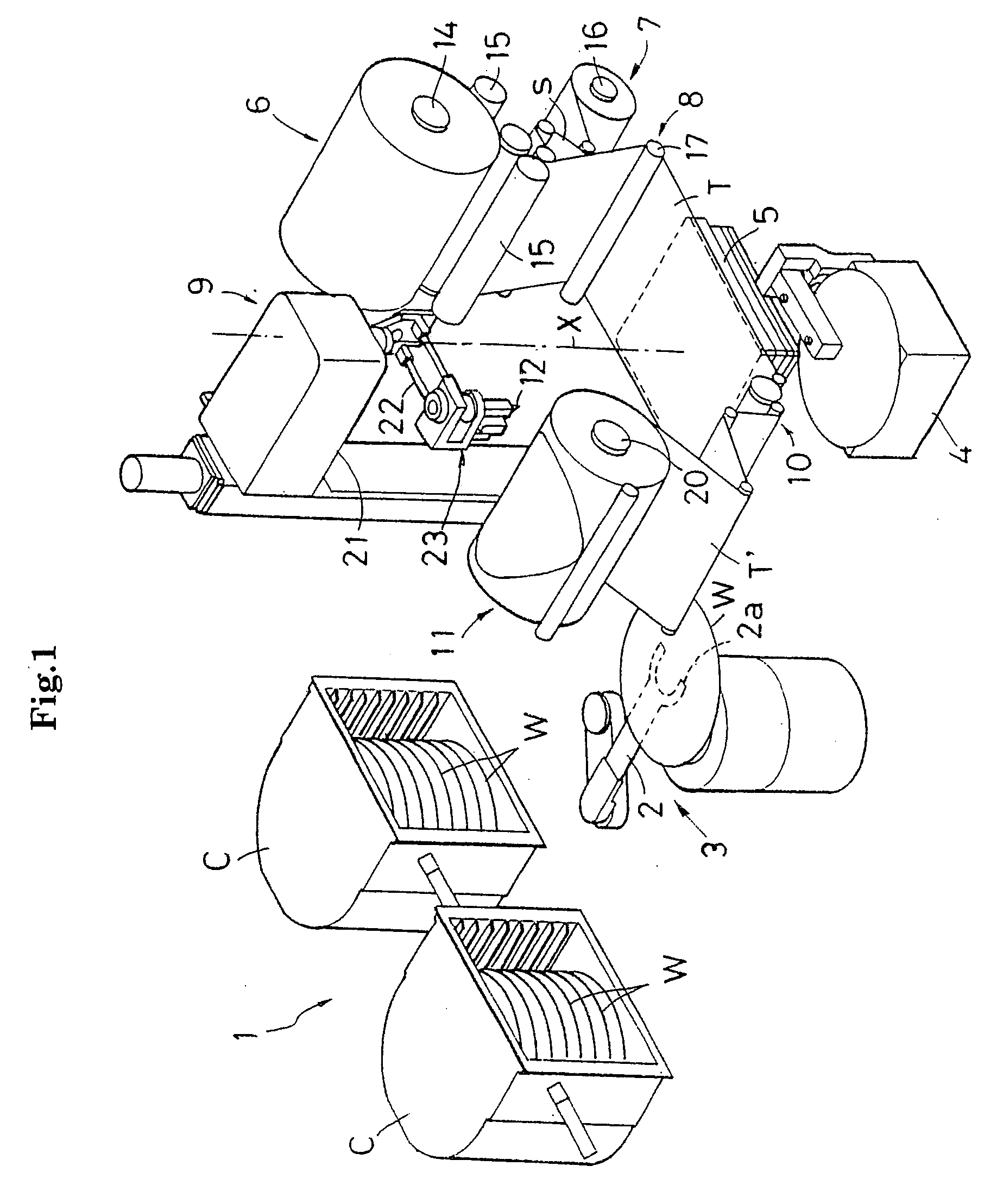 Method for cutting protective tape of semiconductor wafer and apparatus for cutting the protective tape