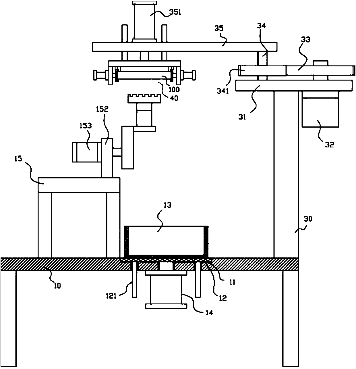Hardware plate oil immersion device with automatic moving and feeding structure