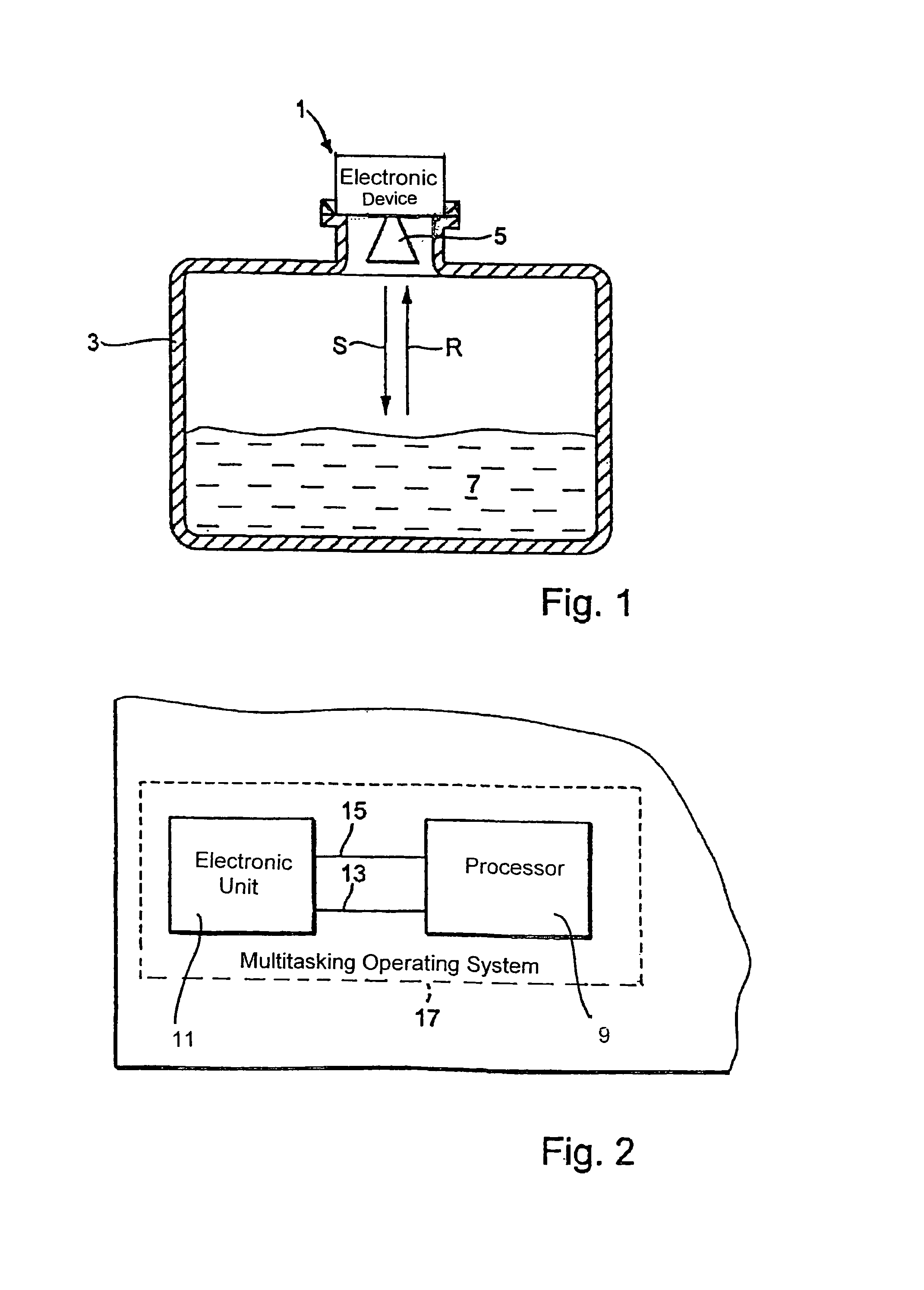 Electronic device and method for performing multiple processes with the electronic device