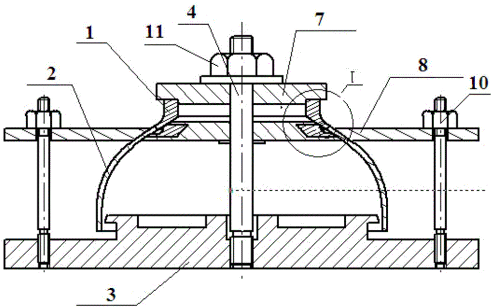Welding process for ensuring smooth transition and molding of ellipsoidal circular seam and auxiliary welding clamp thereof