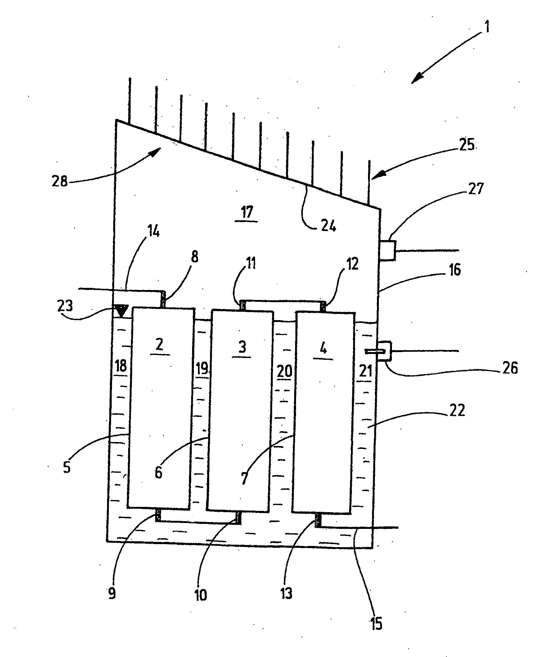 Cooled energy storage device and press including such a device