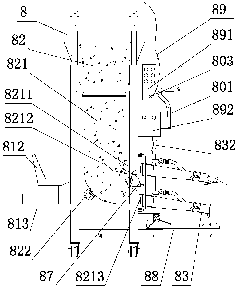 Feeding machine with a plurality of feed spraying pipes