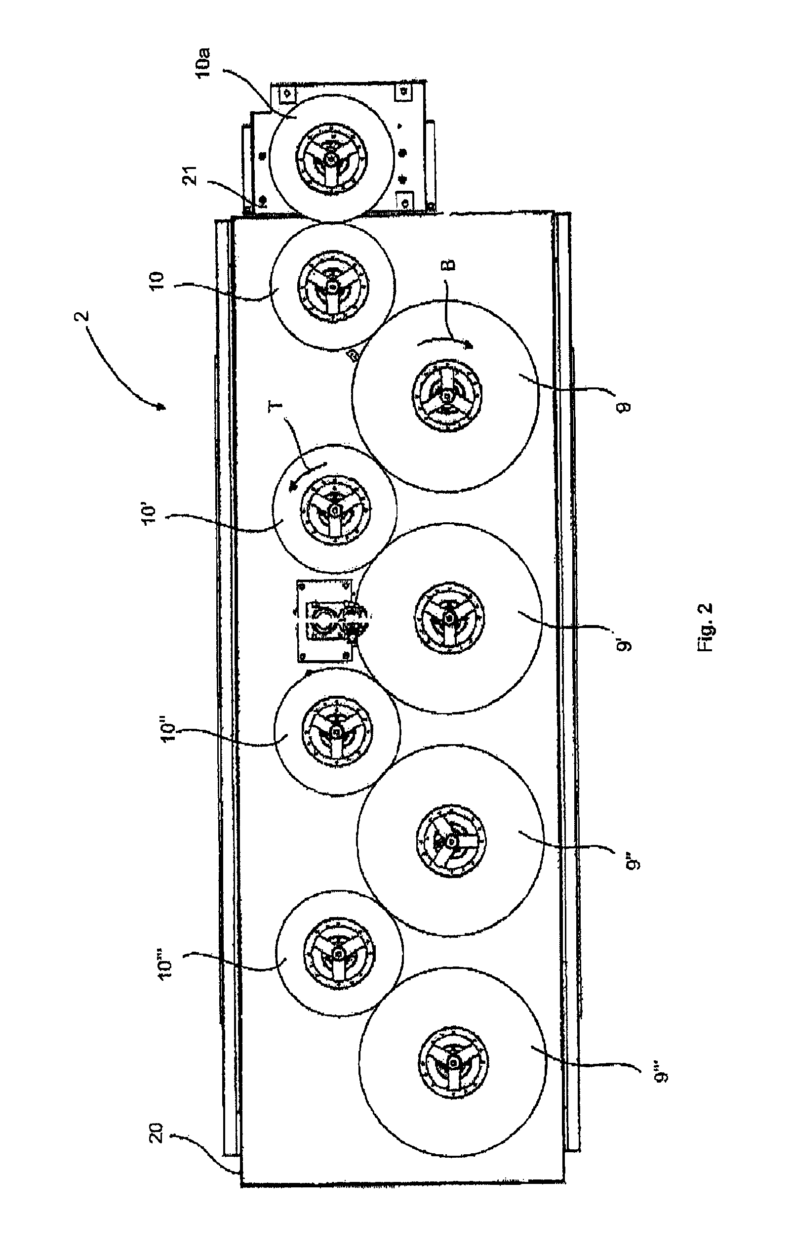 Device and method for the production of plastic containers