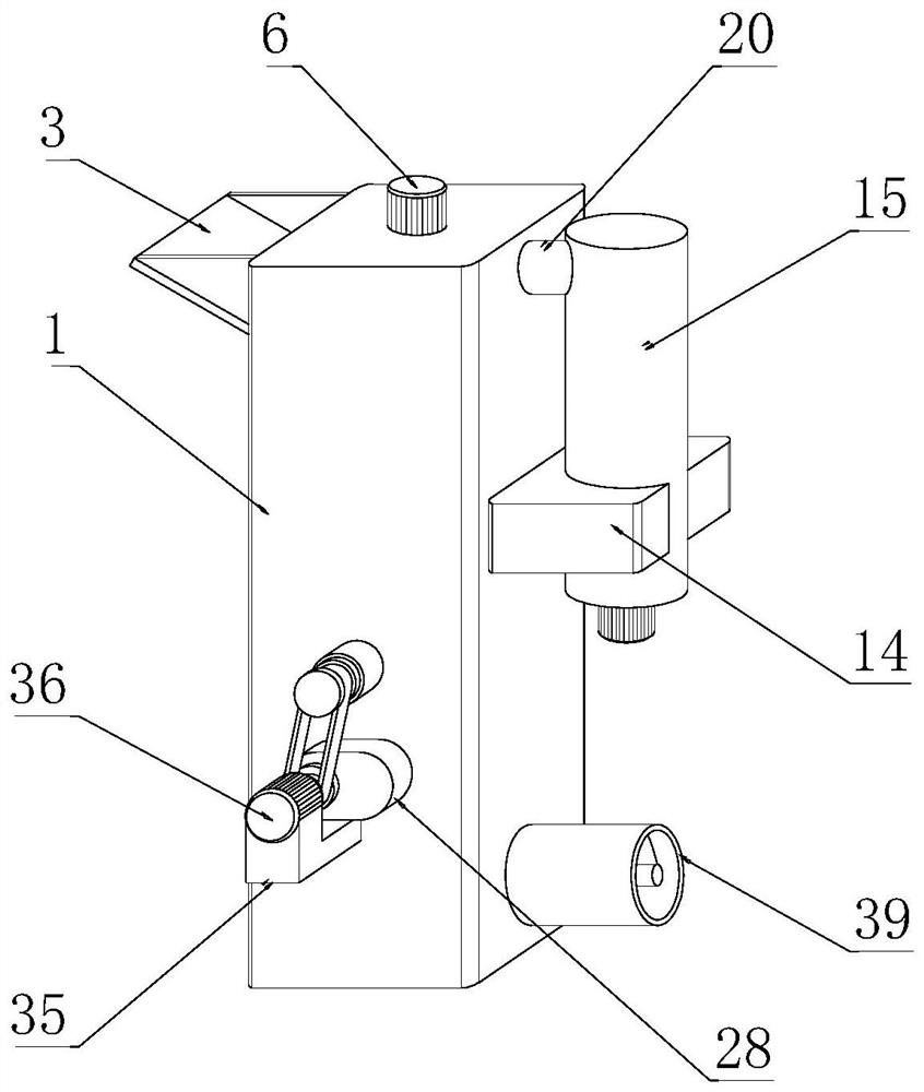 Industrial solid waste environment-friendly smashing and recycling device and operation method thereof