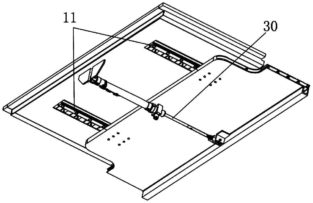 Door clearance compensator and rail vehicle