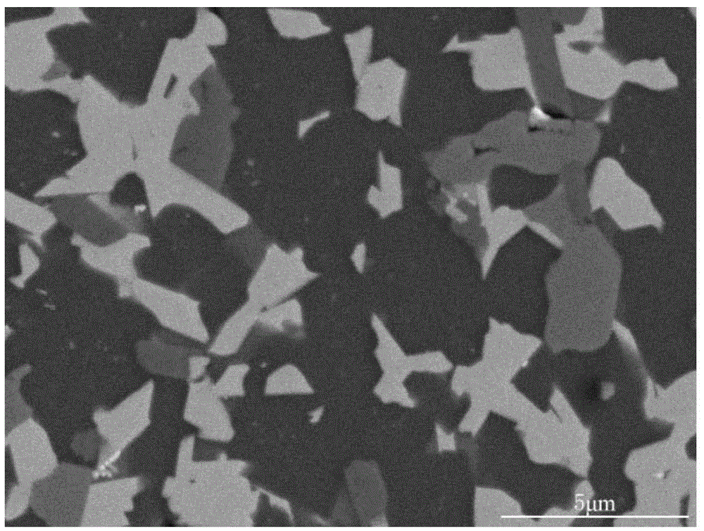 A kind of high-frequency low-loss glass-ceramic containing lanthanum oxide and its preparation method