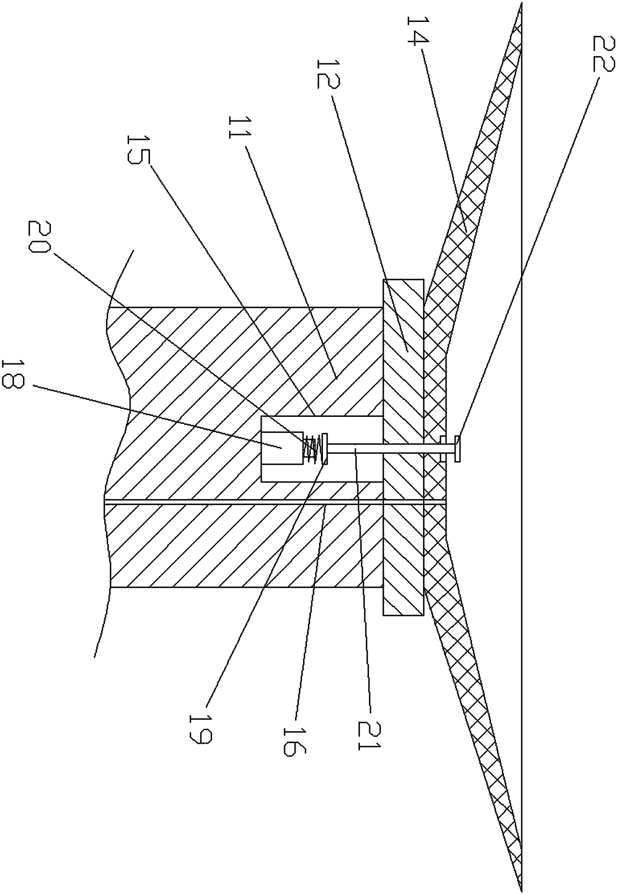 Glass feeding device capable of achieving automatic discharging