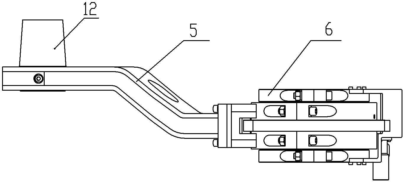 Automatic forging centering device