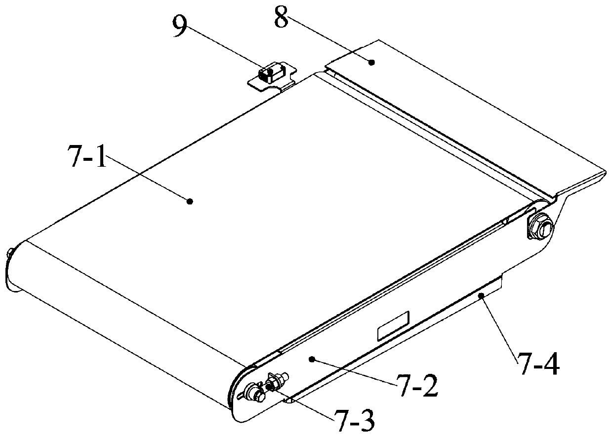 Linear sorting machine based on local rotation and sorting method thereof