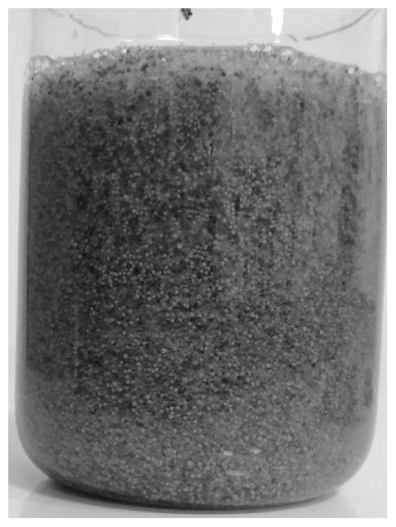 Raw solution of fracturing fluid, acidified fracturing fluid, water-resistance-reducing and sand-carrying fracturing fluid and its preparation method