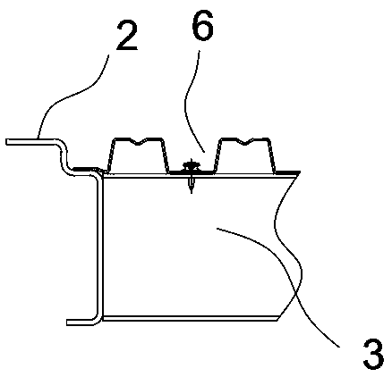 Steel wavy floor for container