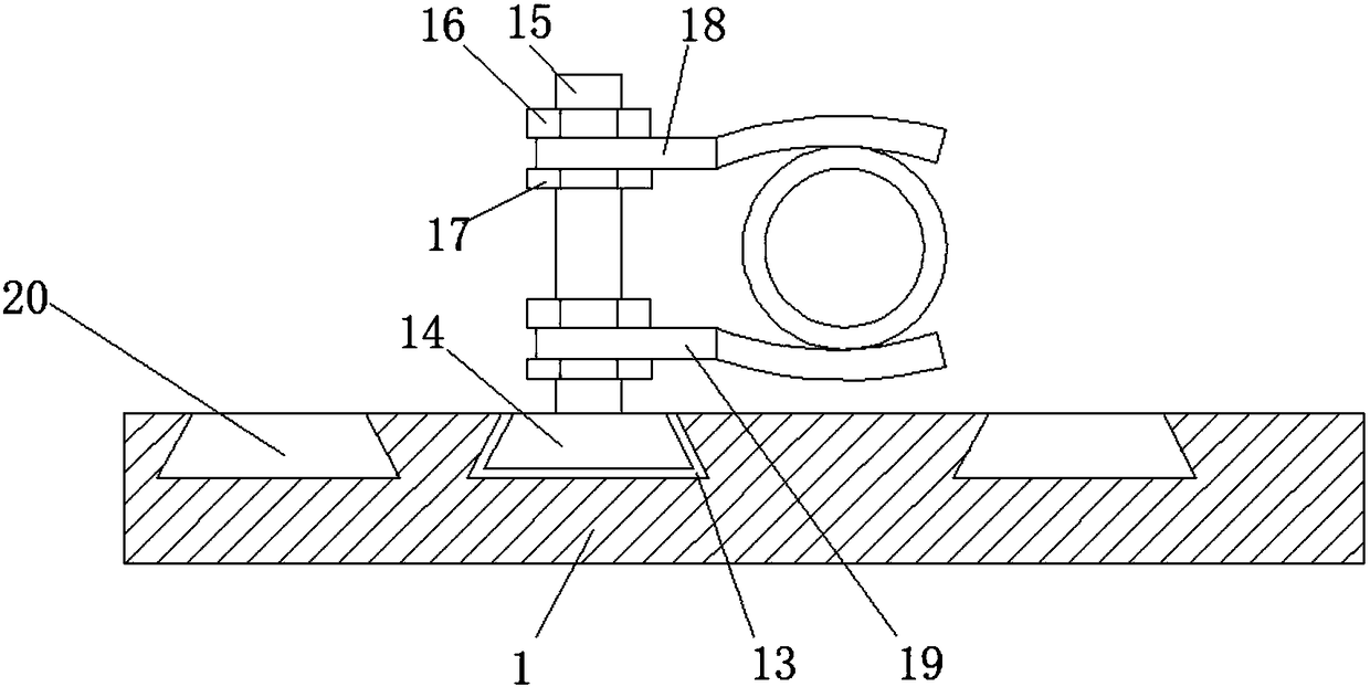 Diameter-adjustable pipe fitting cutting device and cutting method thereof