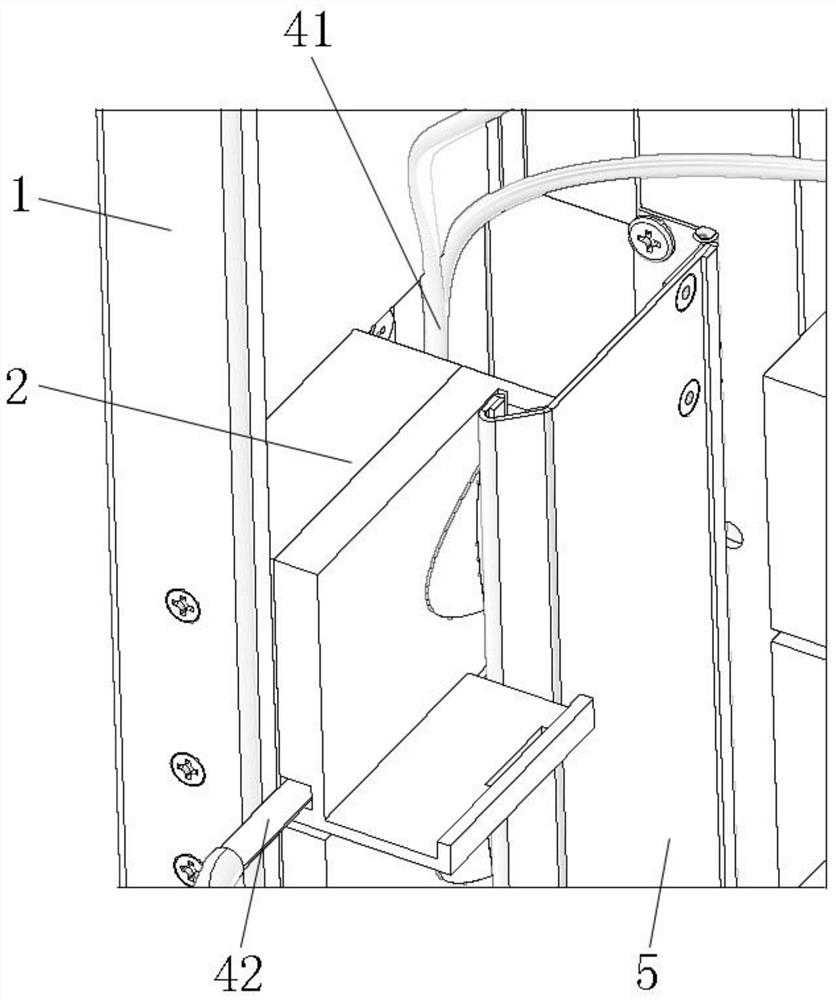 Whole cabinet server and automatic take-up mechanism thereof