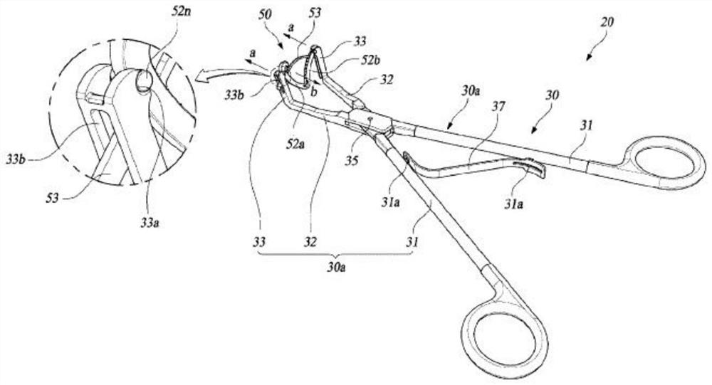 Banana clip for removing hemorrhoids, and surgical tool set including same