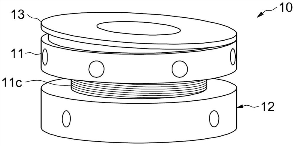 Adjustable leveling pad with protective cap