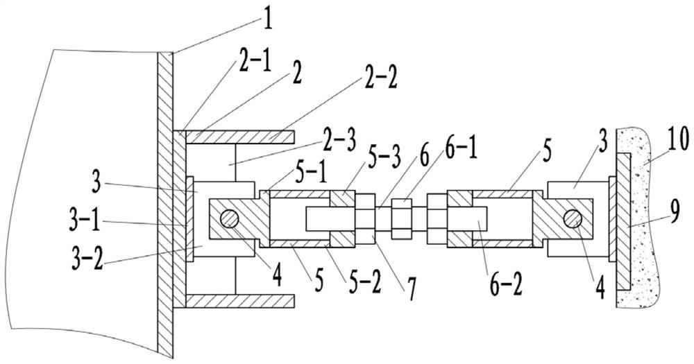 Transverse supporting assembly for container equipment
