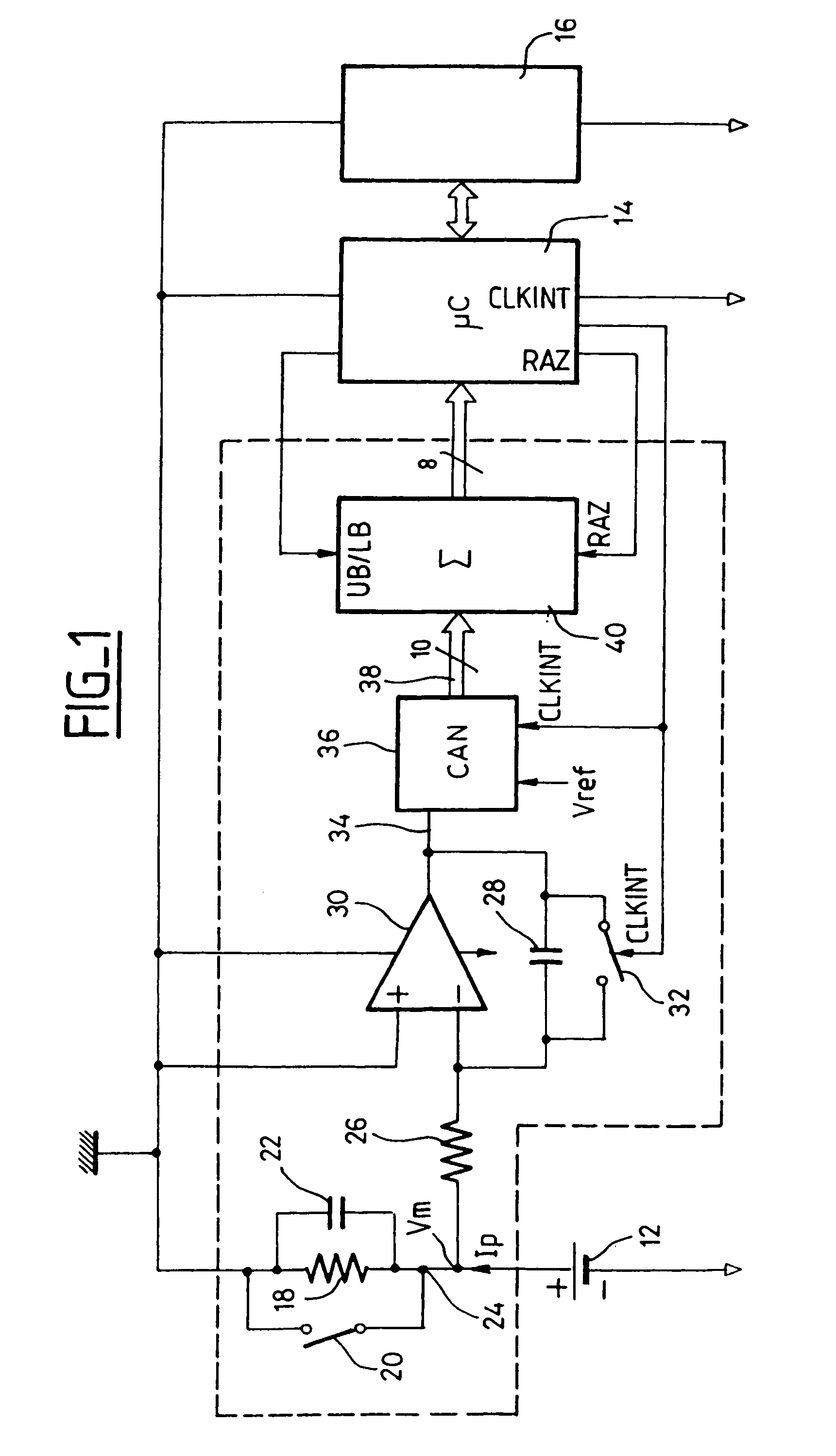 Implantable cardiac pacemaker with automatic control of the connection of a probe and the implantation of the case