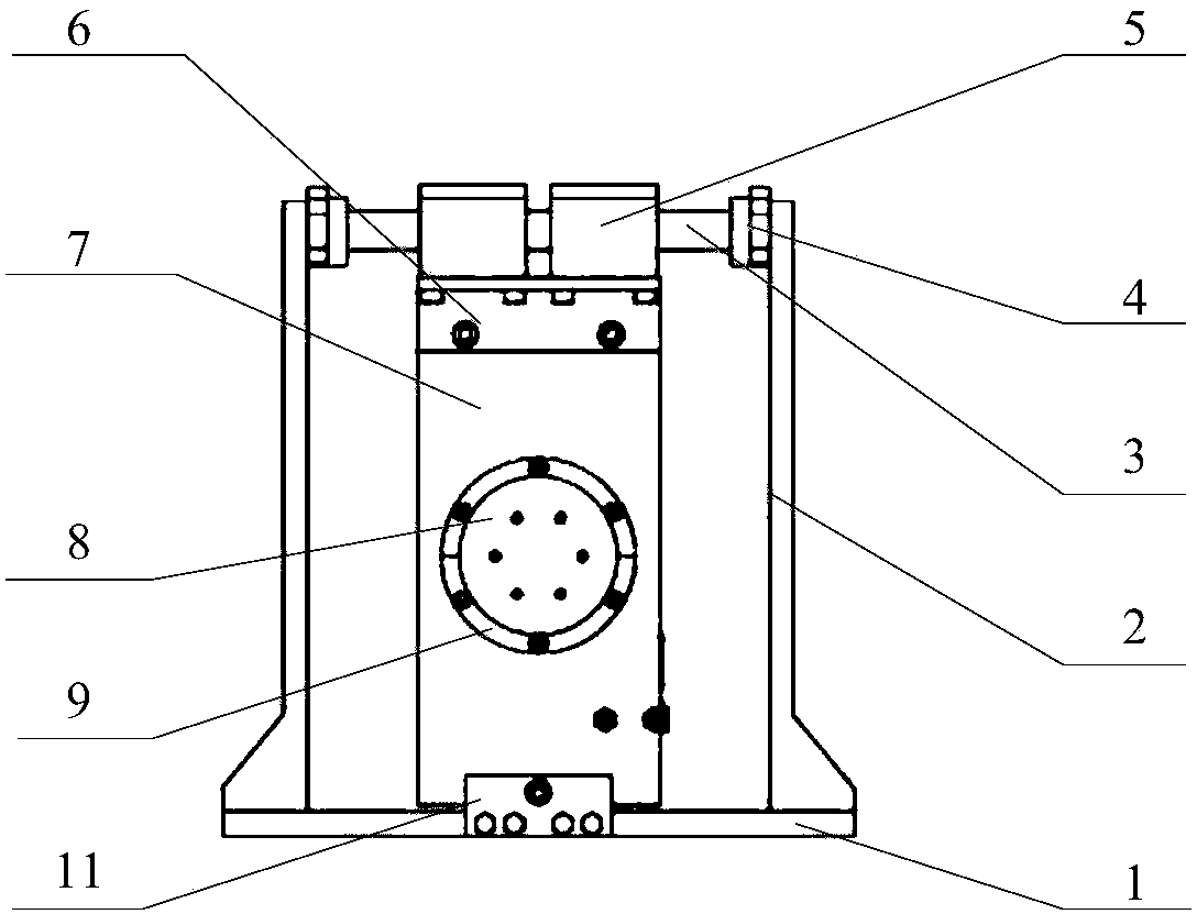 Synchronous dynamic property testing device for axially compact aircraft propeller