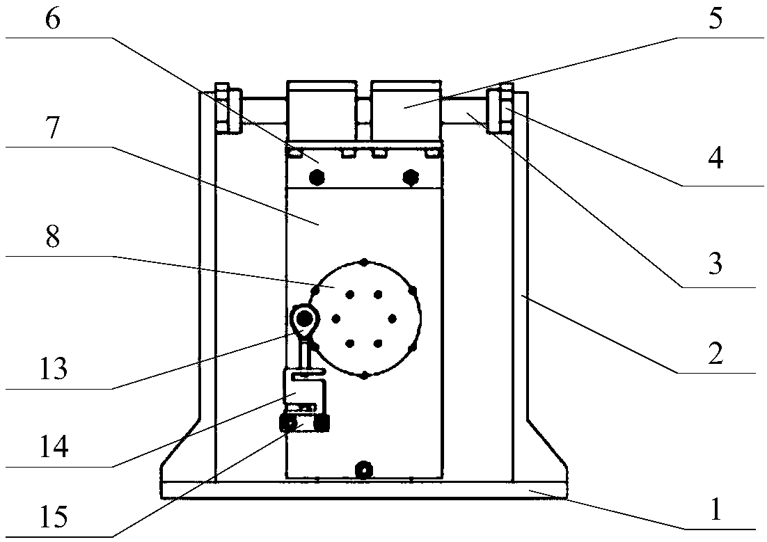 Synchronous dynamic property testing device for axially compact aircraft propeller