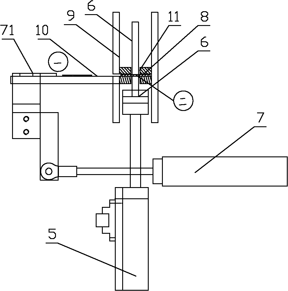 Odd-number polar plate group-collocating mechanism of flaker