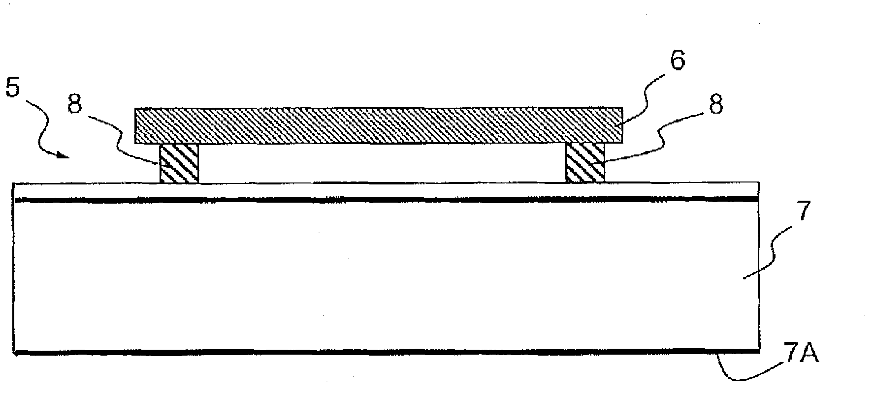 Photovoltaic cell array with mechanical uncoupling of the cells from the carrier thereof
