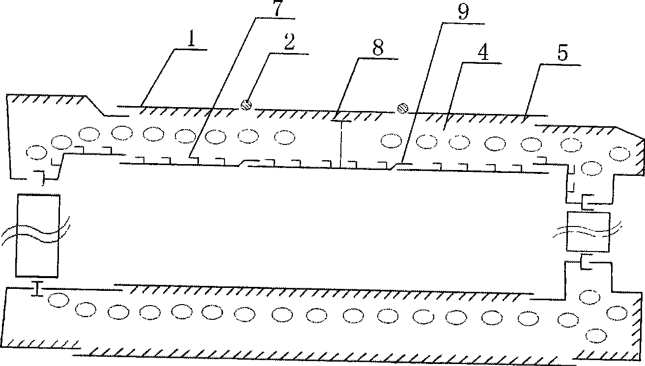 Plastic extrusion and welding heat-insulation plate with inner lining and assembly method thereof