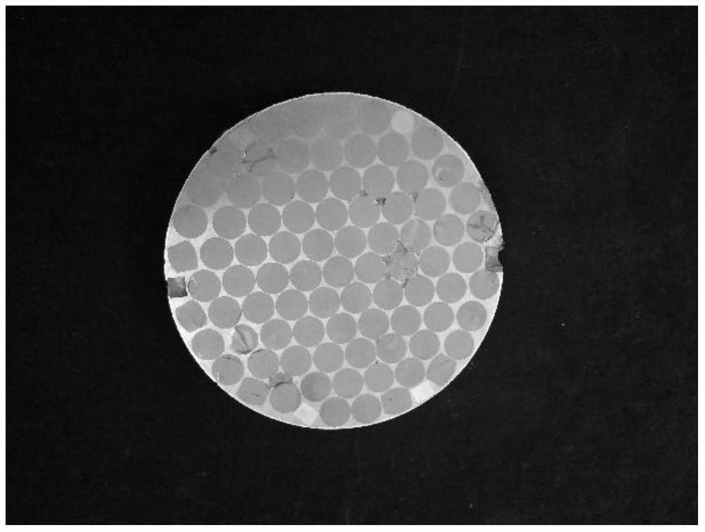 A kind of close-packed multi-scale ceramic reinforced aluminum matrix composite material and its preparation method