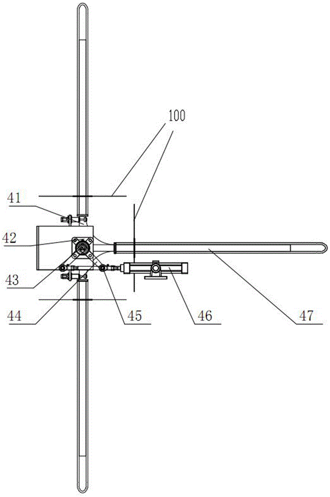 Bag supply mechanism for taking bags from perpendicularly-hung bag stack