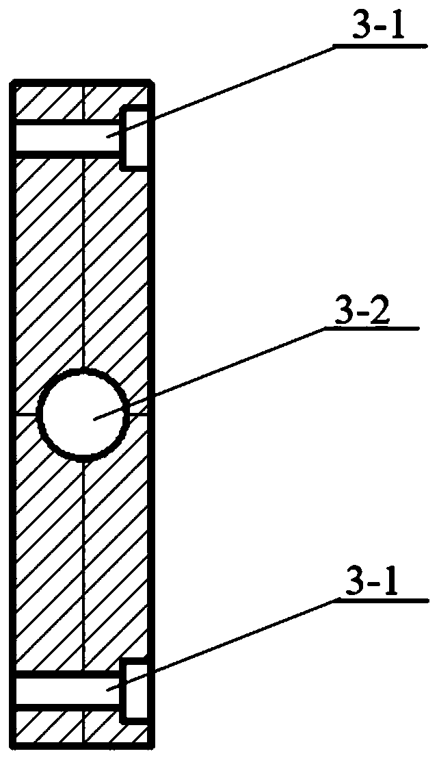 Size-adjustable pressurizing, fixing and centering device and centering method
