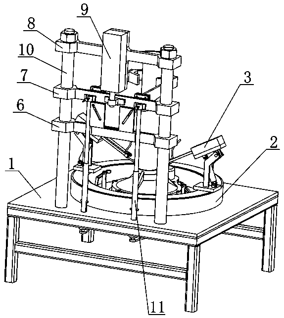 Half-bridge welding device and welding method capable of realizing automatic centering and clamping