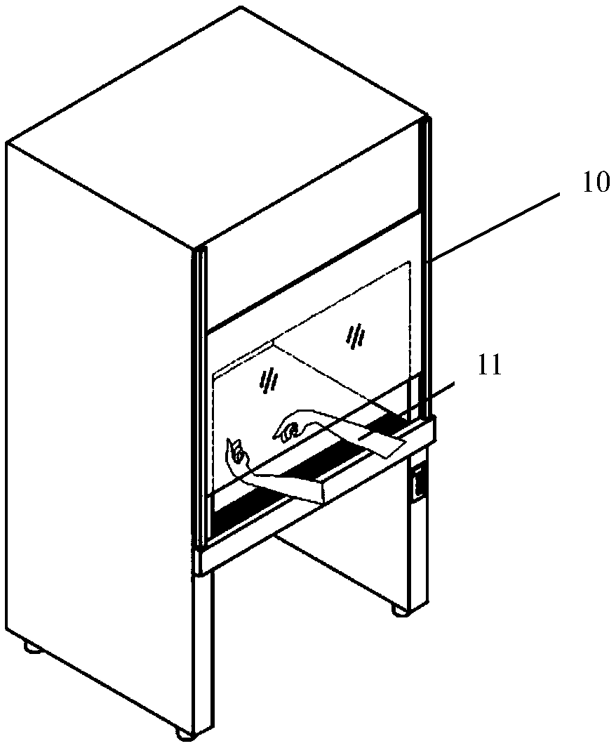 Cleaning device with full-width cleaning mobile window structure