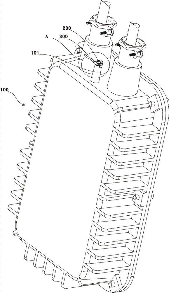 A lamp and its grounding device