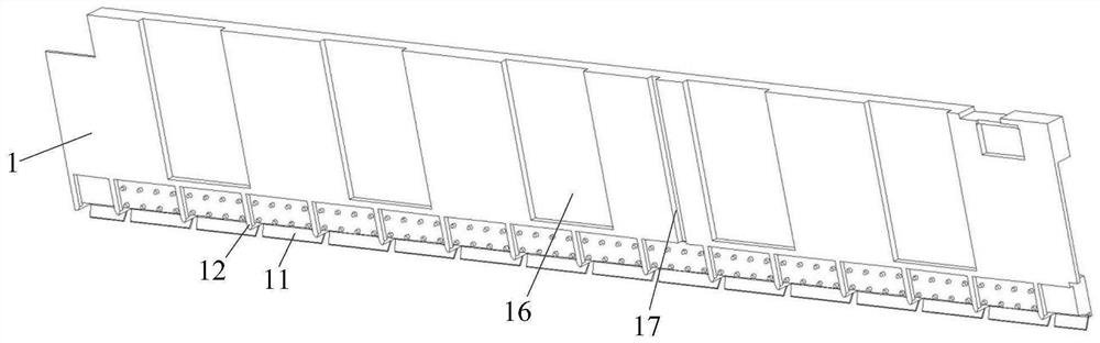 End insulating plate, battery device and assembling method of battery device