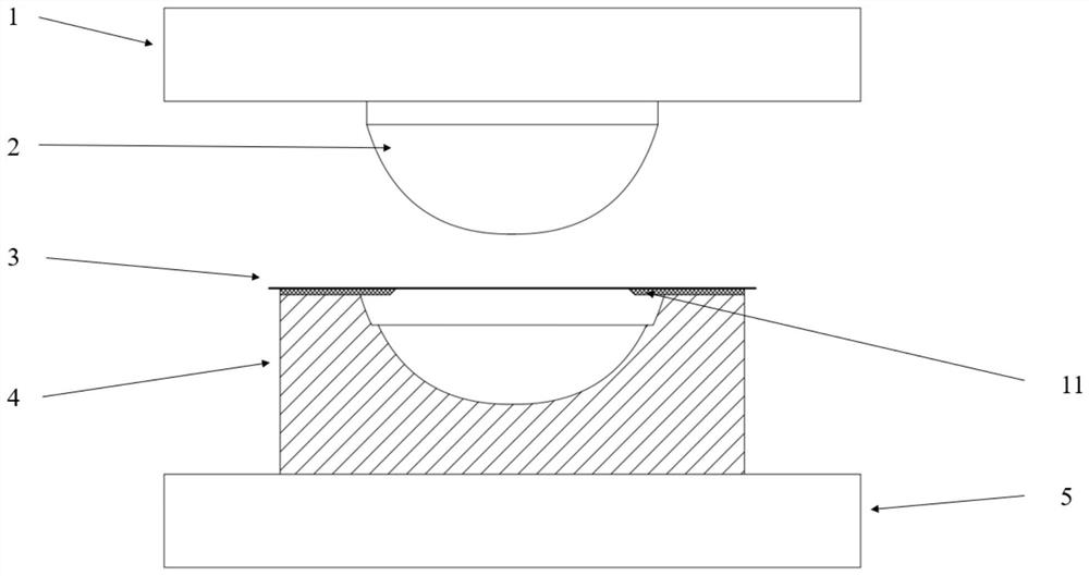 Crease-resistant device for stamping forming of large curved-surface thin-wall component