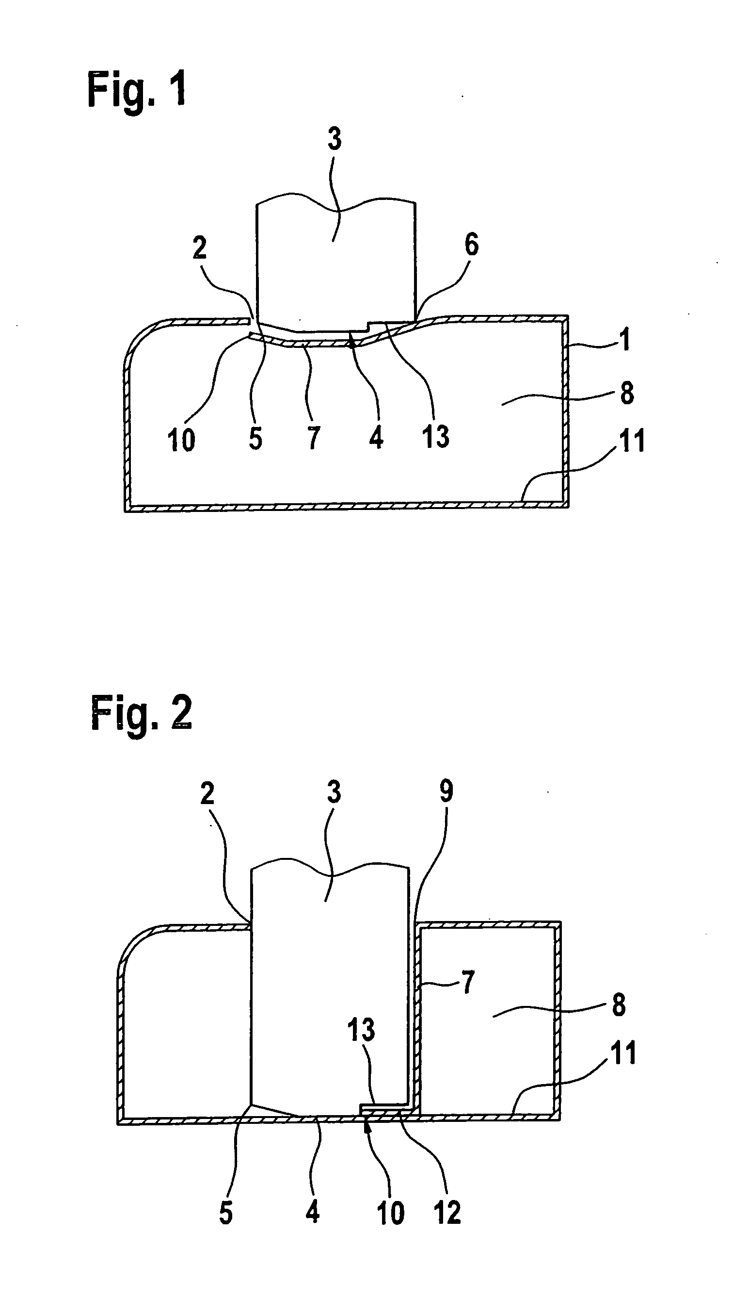 Method and Device for Reinforcing a Hollow Section with a Sealed Periphery