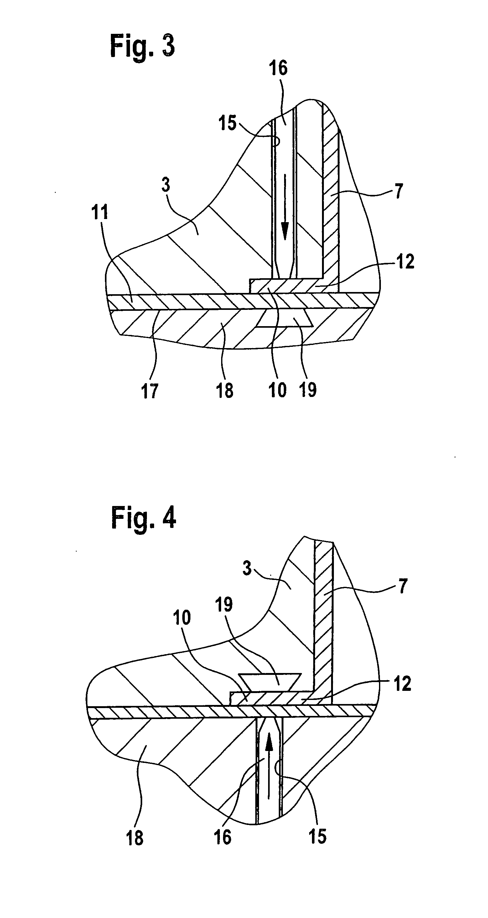 Method and Device for Reinforcing a Hollow Section with a Sealed Periphery