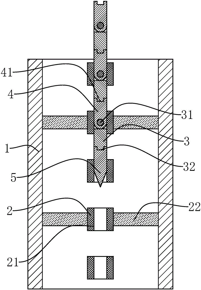 Improved external wall draining pipe dredging structure